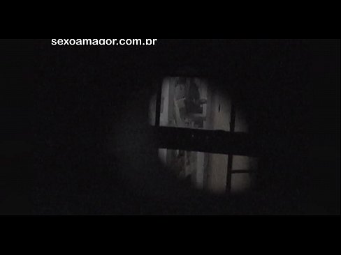❤️ Rubia es grabada en secreto por un voyeur del barrio escondido detrás de unos ladrillos huecos ️❌ Porno en es.pornodil.ru ❌️